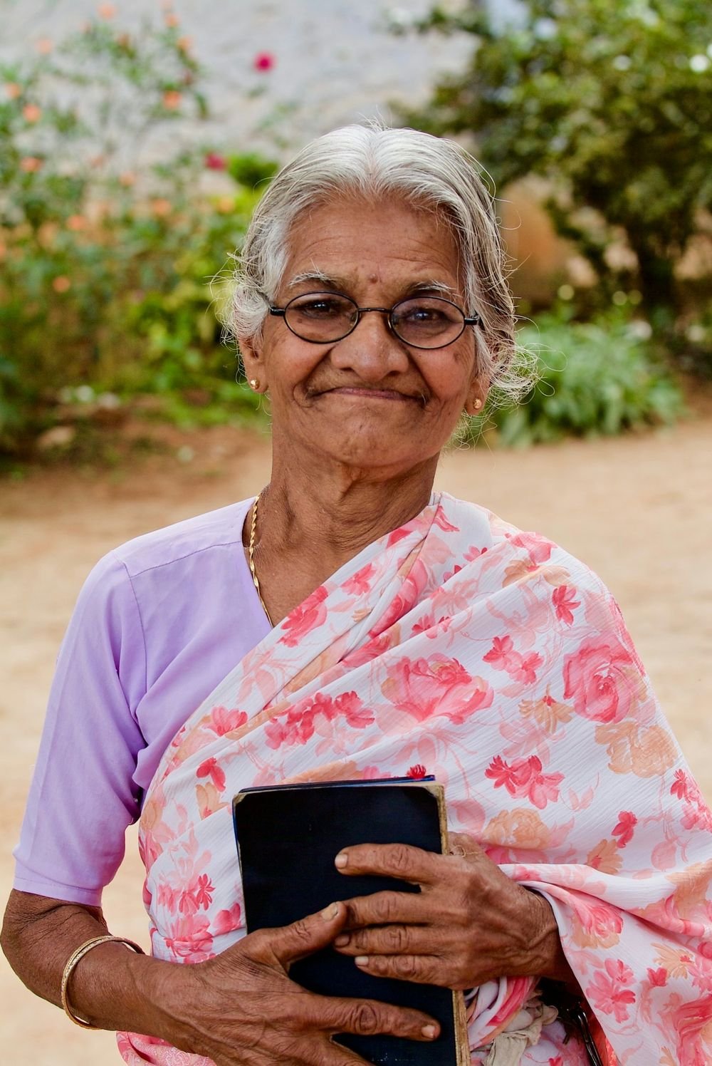A woman with her notes at a session